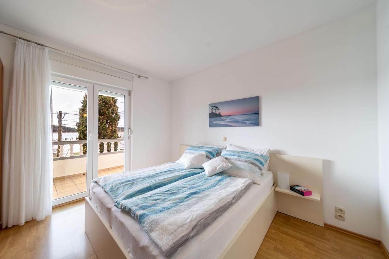 Apartmani Devcic Palit 외부 사진